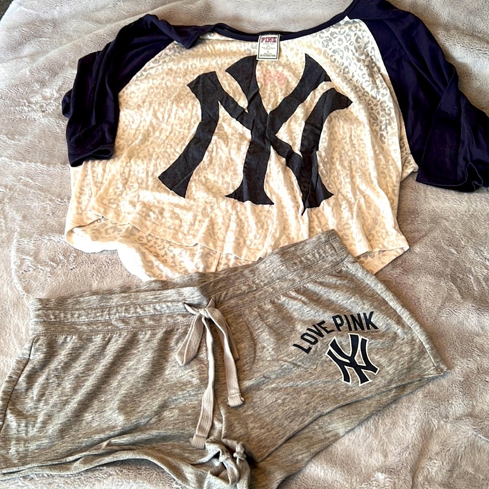 Victoria Secret Pink New York Yankees Lounge/Pajama Set - Size Large